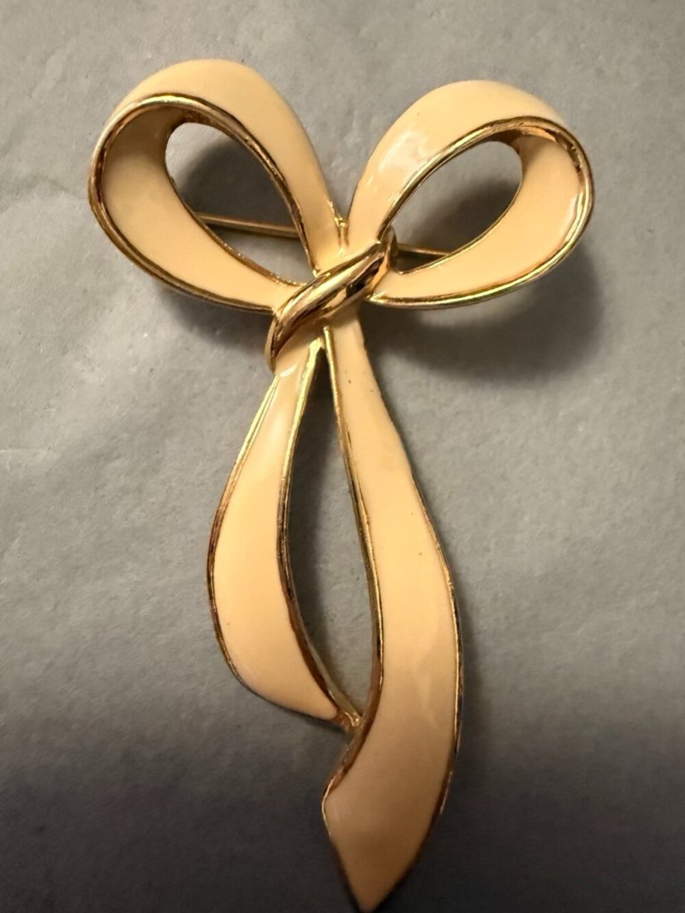 Vintage Style Cream Enamel Gold Tone Bow Brooch Ribbon Statement Pin